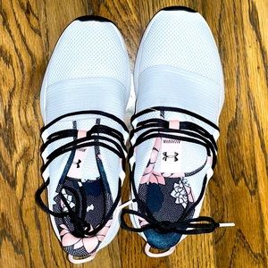 Under Armour Women's Charged Breathe Sportstyle Running